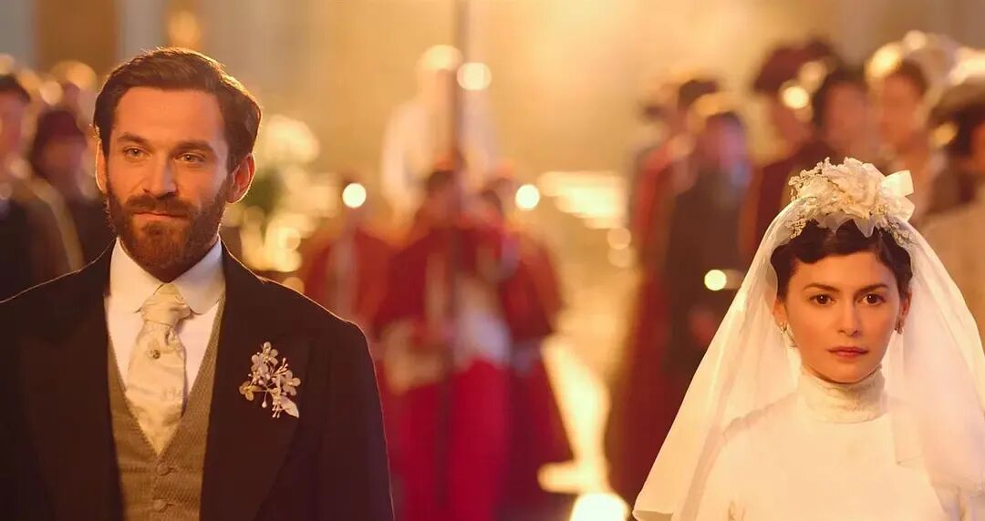 影片的开头,我们见证了十九世纪末的范伦婷与朱勒斯这对年轻恋人的