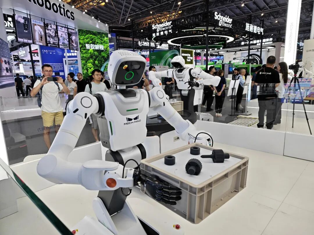 WAIC 2026现场梅卡曼德机器人展示工业与零售落地应用不表演只干活