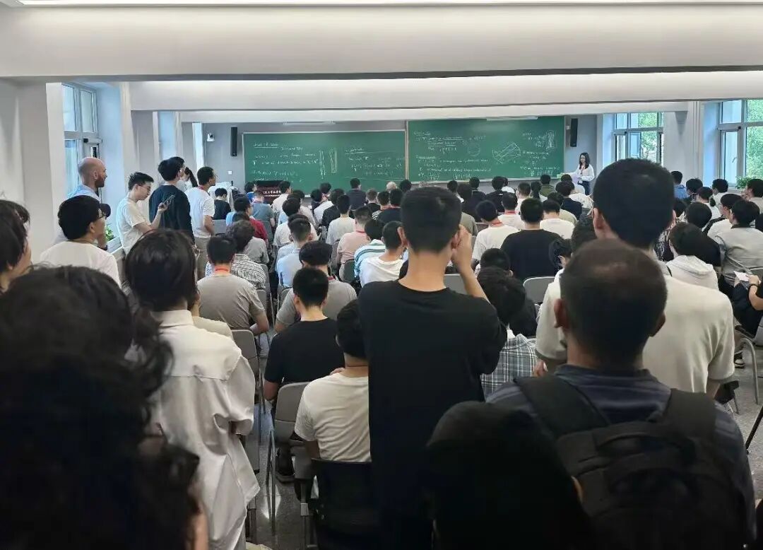 北京北大校友王虹邓煜同获2026菲尔兹奖 中国数学创历史