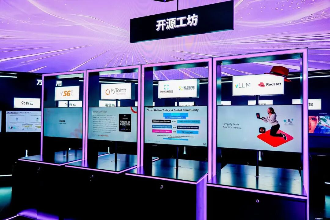 上海WAIC沐曦GPU展台 十大开源社区共建开源算力生态新路径