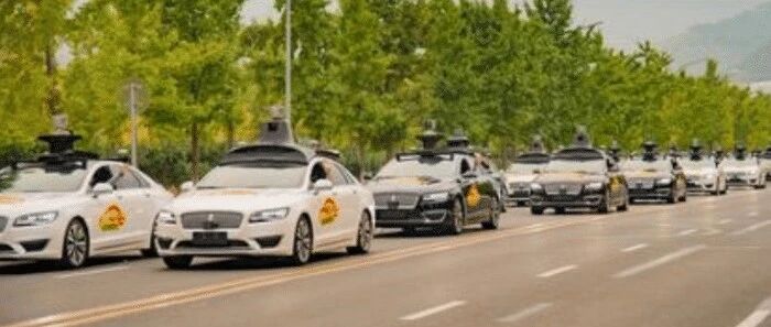 深圳遇到“乌纱帽”车队，头上背个大锅还不挂牌，交警见到不敢拦