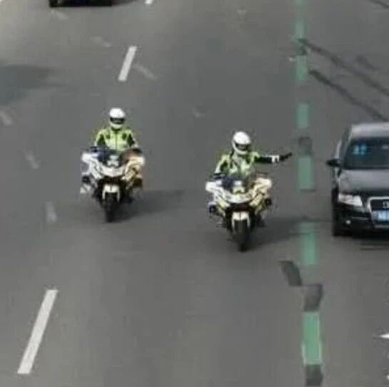 即日起新增一条交规，副驾驶没坐人也扣3分，半月上百起违章