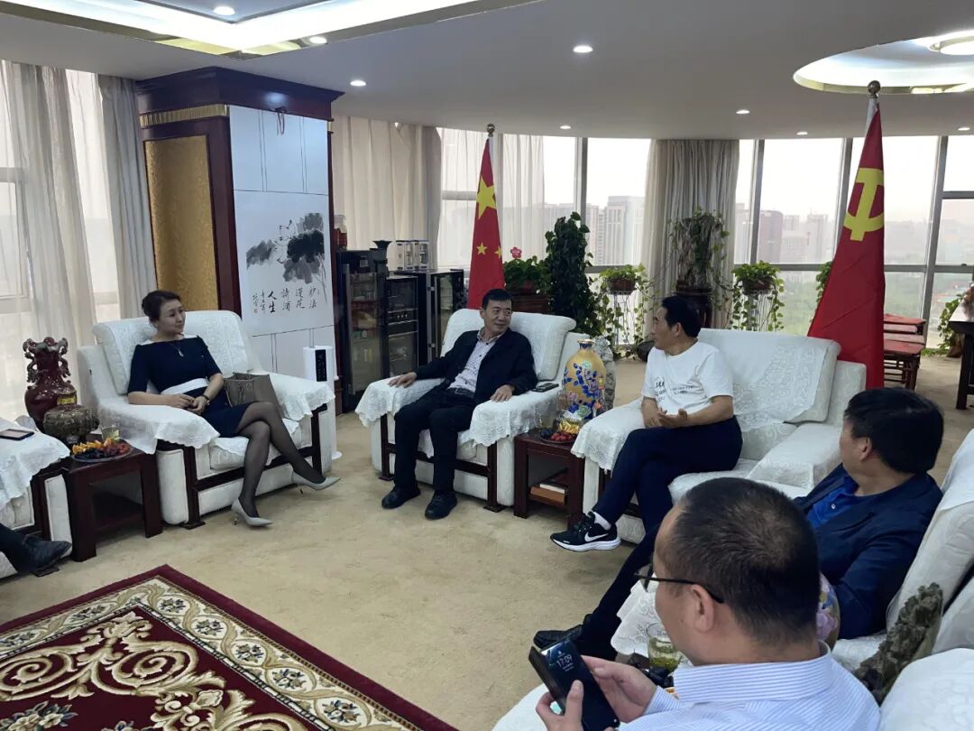 中国长城资产管理股份陕西分公司总经理李龙在陕西杜康酒业集团考察