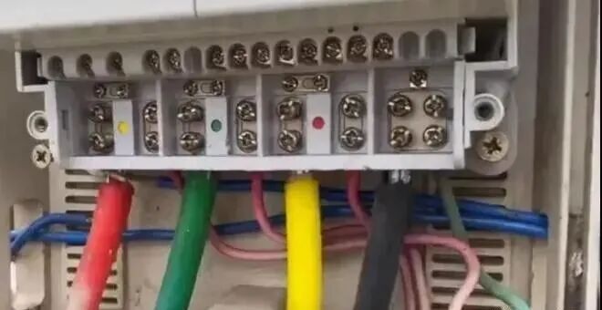 身为电工，你能看出他偷电了吗？的图1