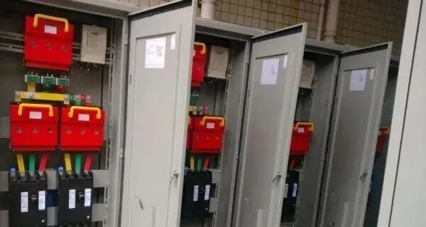 一二三级配电箱怎样布置和安装？有什么安装规则？的图1