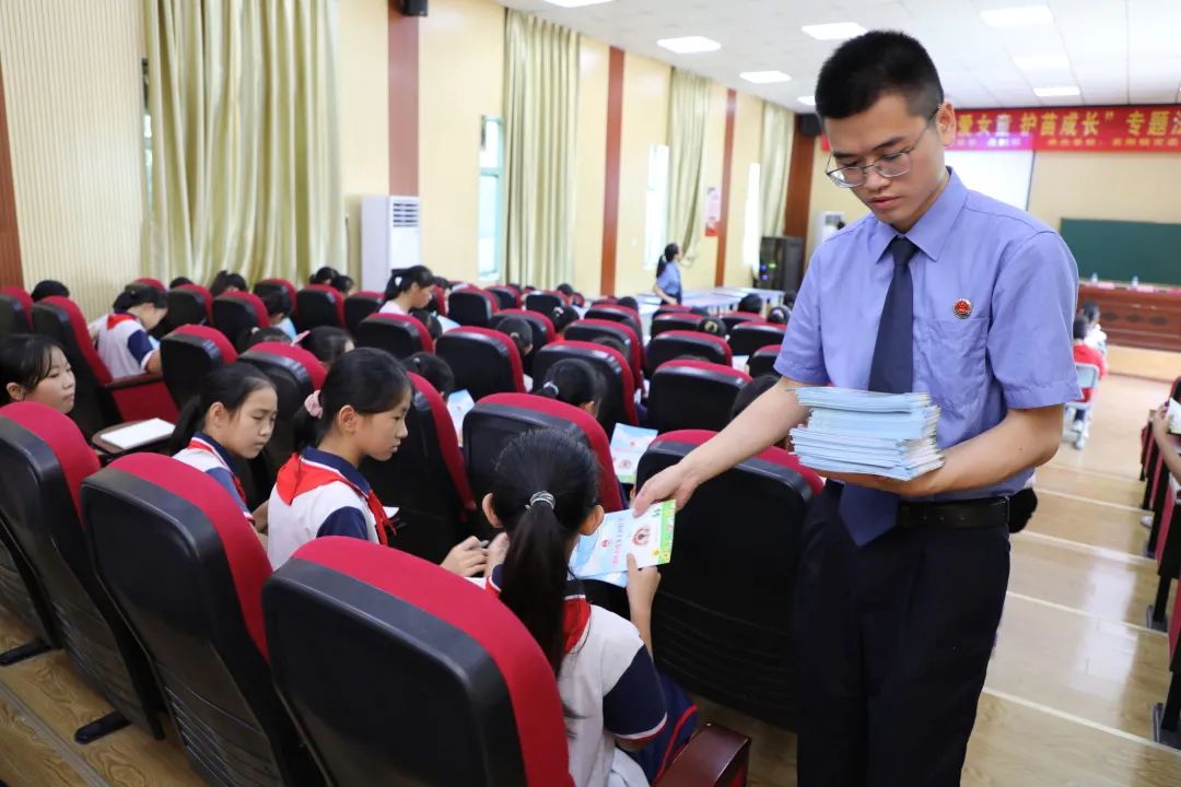 茶阳镇中心小学举办关爱女童护苗成长专题法治讲座