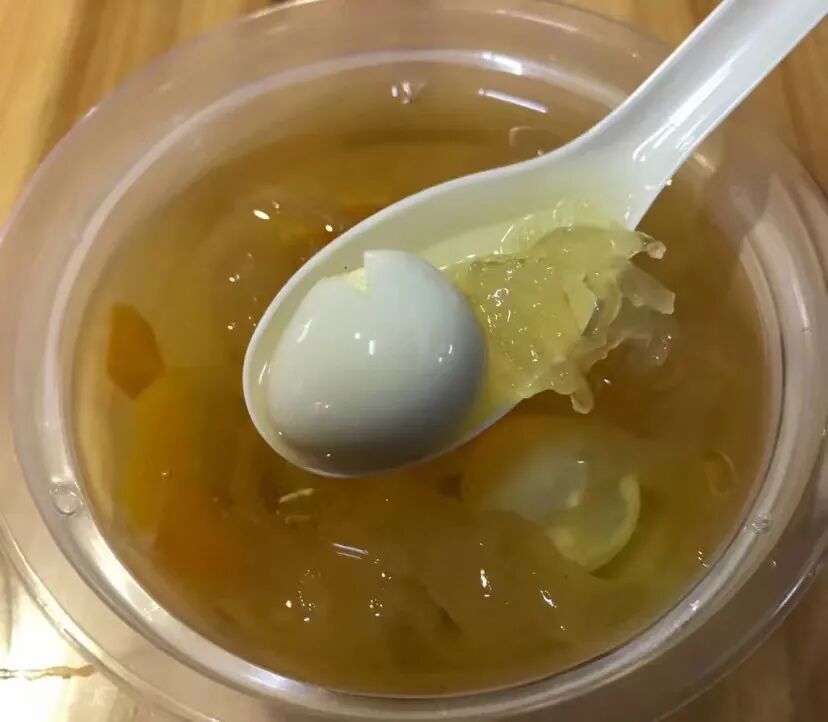 木瓜雪耳鹌鹑蛋糖水。图片来源：小红书@你你你