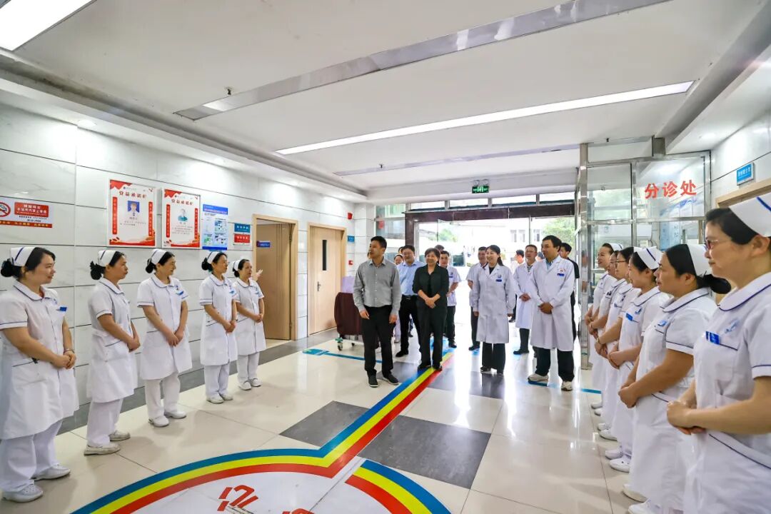 县长陈洋走访慰问一线医护人员 - 湖口县人民政府网站