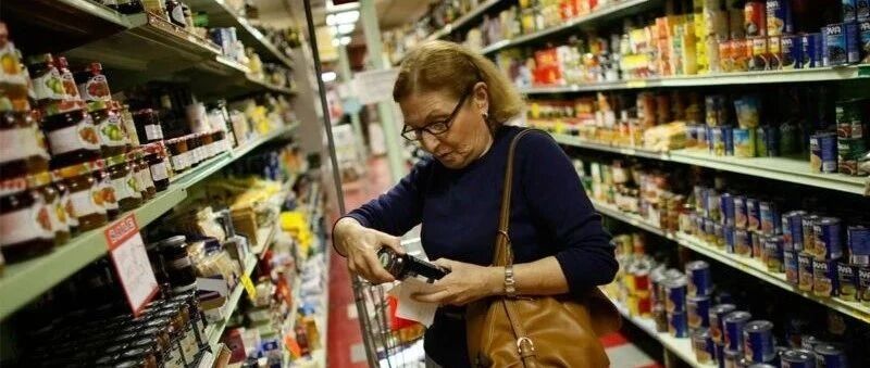 美国陷入严重通胀，滥印美元的报应来了