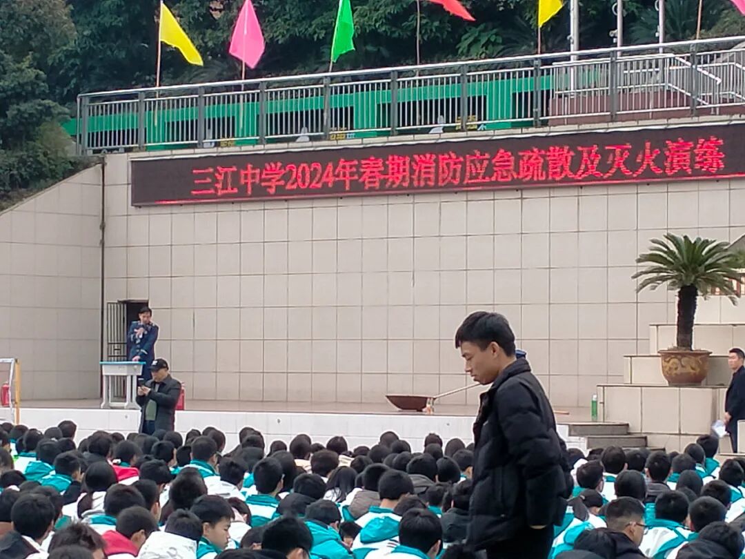 綦江公安:站好"护学岗",上好"第一课",把好"安全关",全力护航开学季