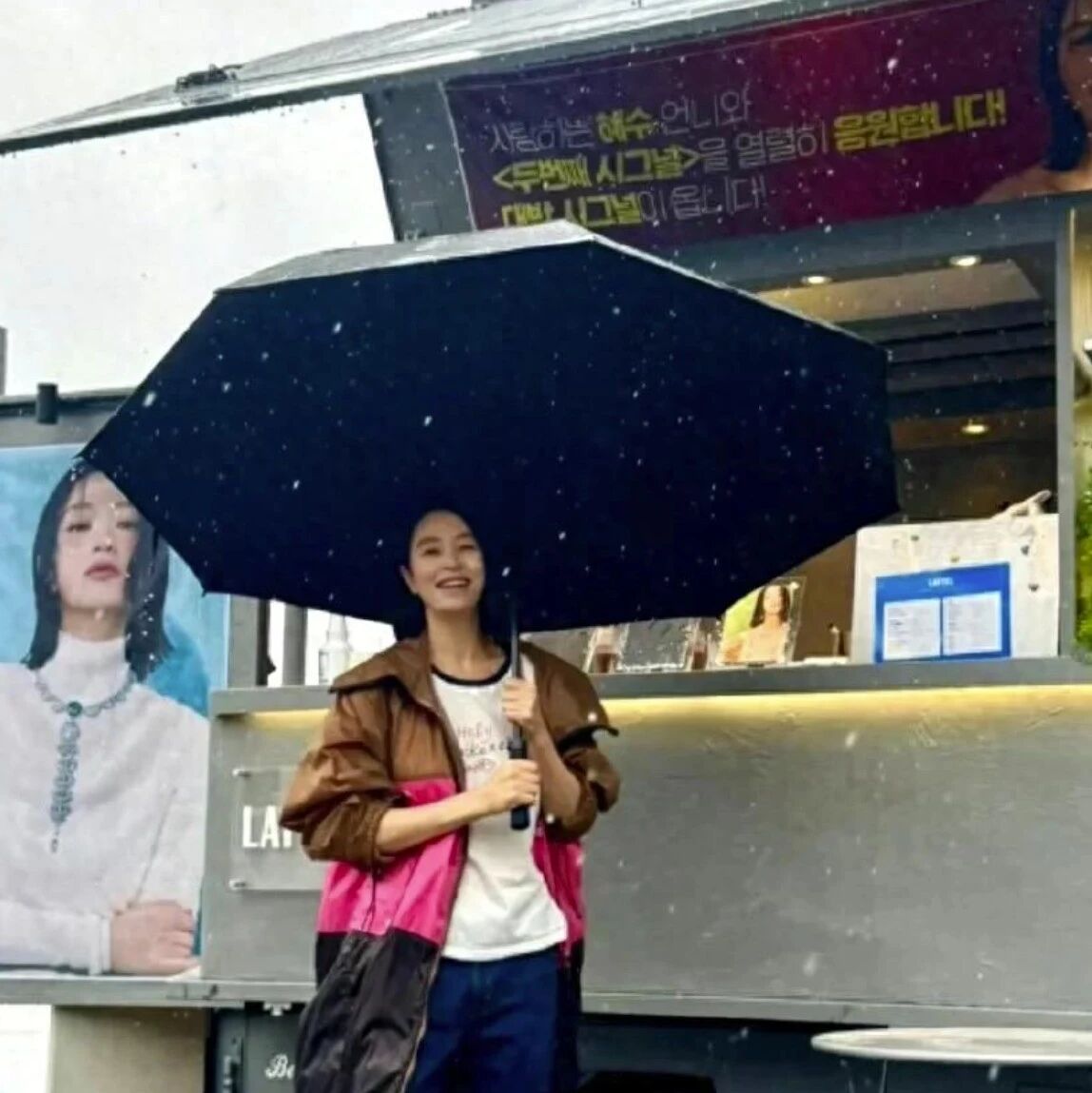 宋允儿为孙艺珍宋慧乔应援,与影帝薛景求是夫妻,曾被指是第三者