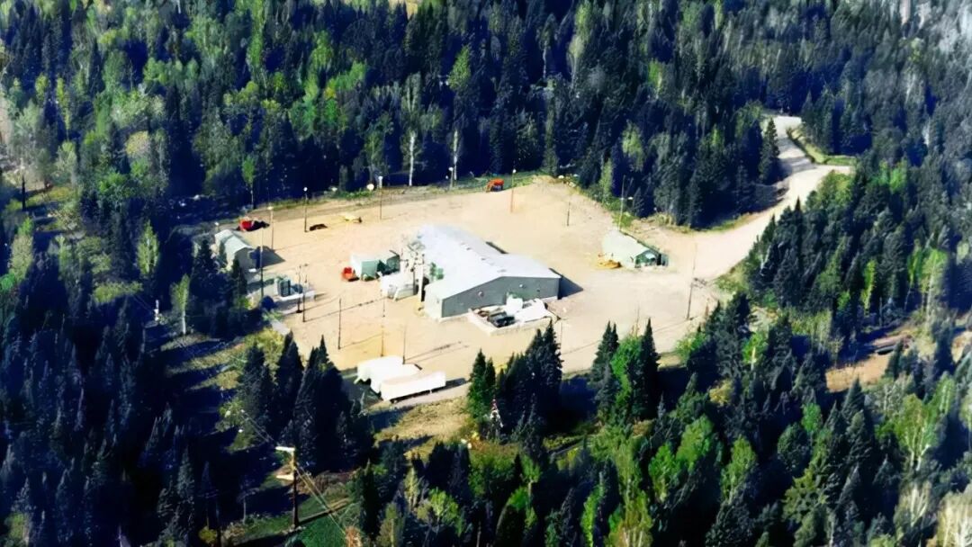 大洋深处长时间航行的核潜艇 是如何接收作战指令的？的图2