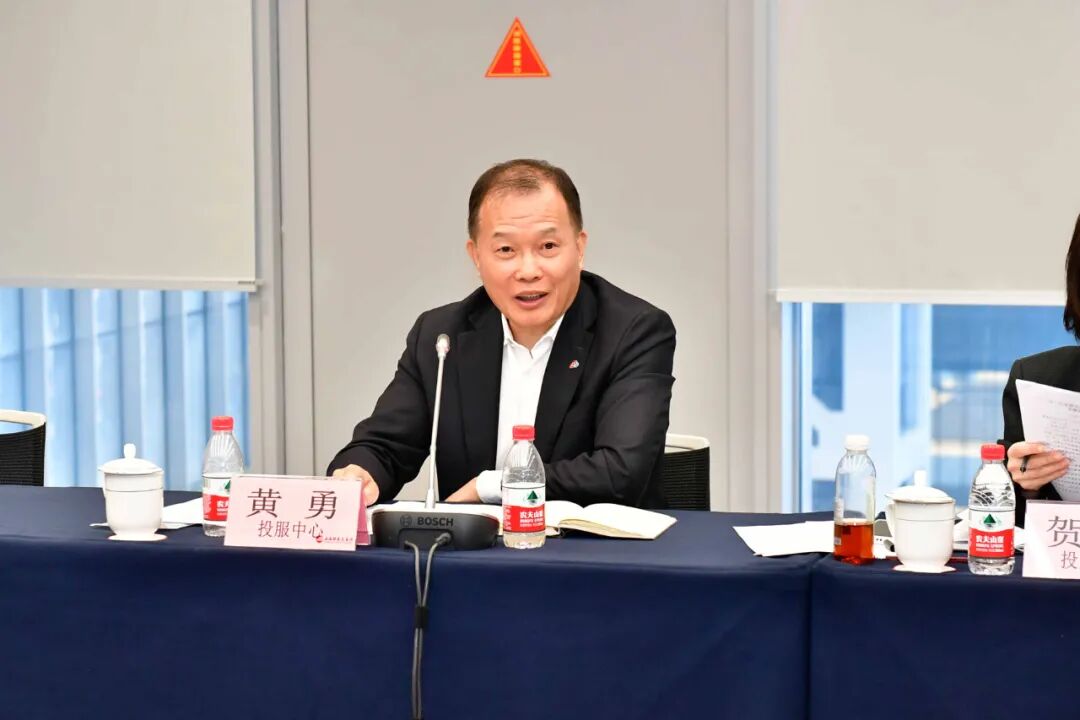 黄勇介绍了投服中心以投资者教育为基础,以持股行权,纠纷调解,维权