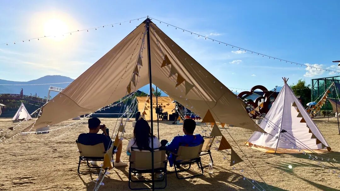 丽江千古情又添新玩法沙滩民谣音乐会欢乐来袭