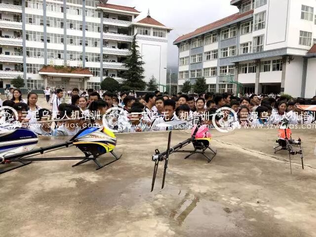 充满了好奇心的同学们