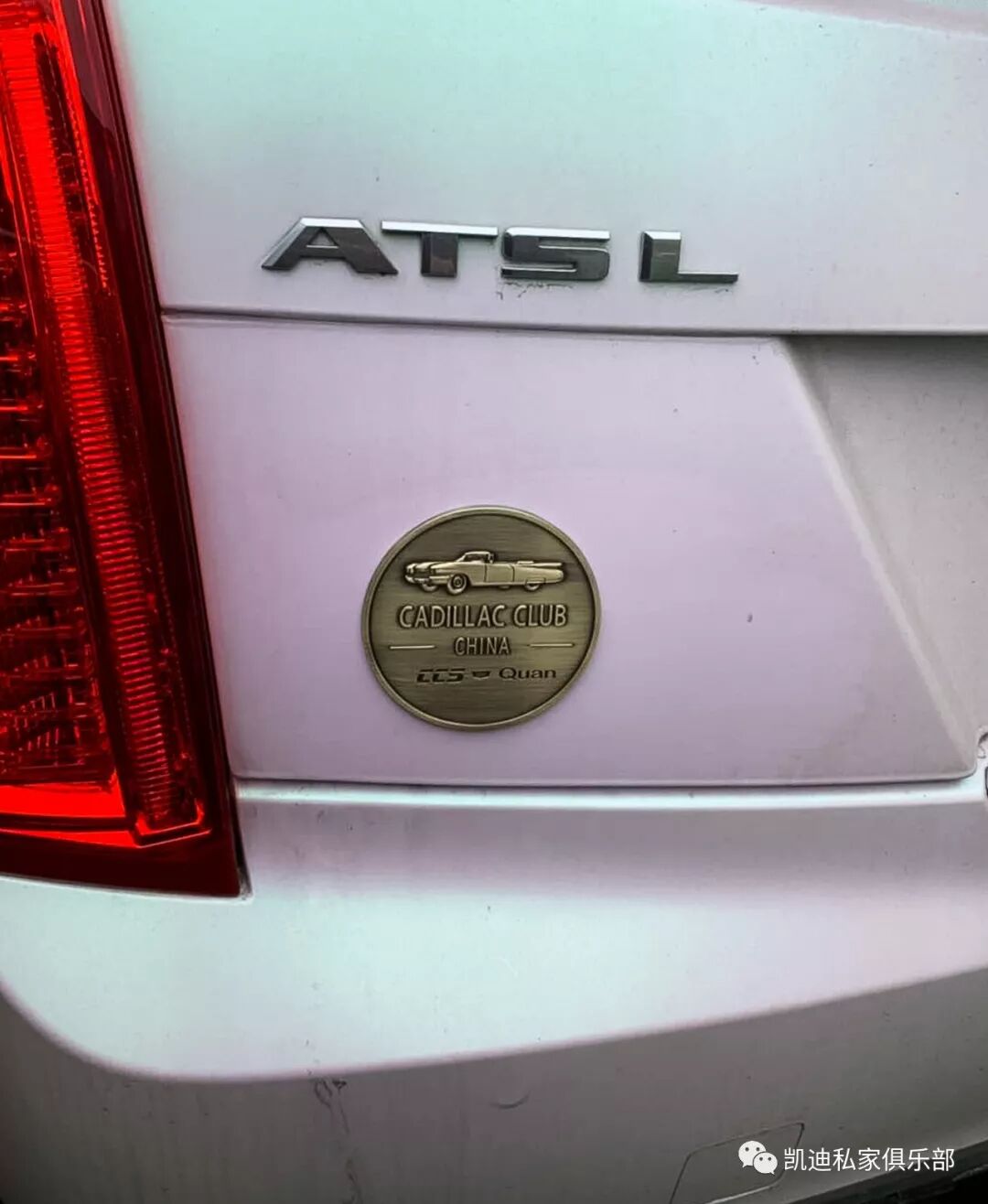 凯迪拉克logo_凯迪拉克车标材质_凯迪拉克金属车标贴