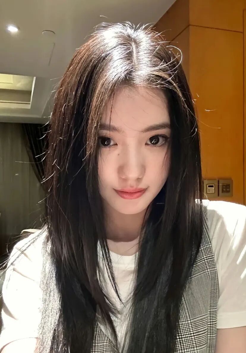 𝙬𝙖𝙡𝙡𝙥𝙖𝙥𝙚𝙧壁纸｜刘浩存（20张）