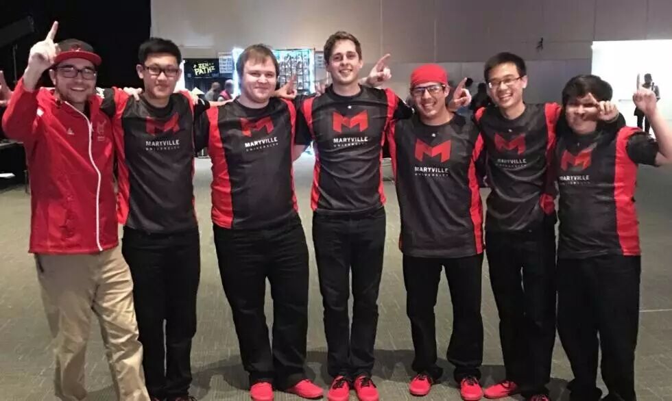 Maryville大学《英雄联盟》项目成员