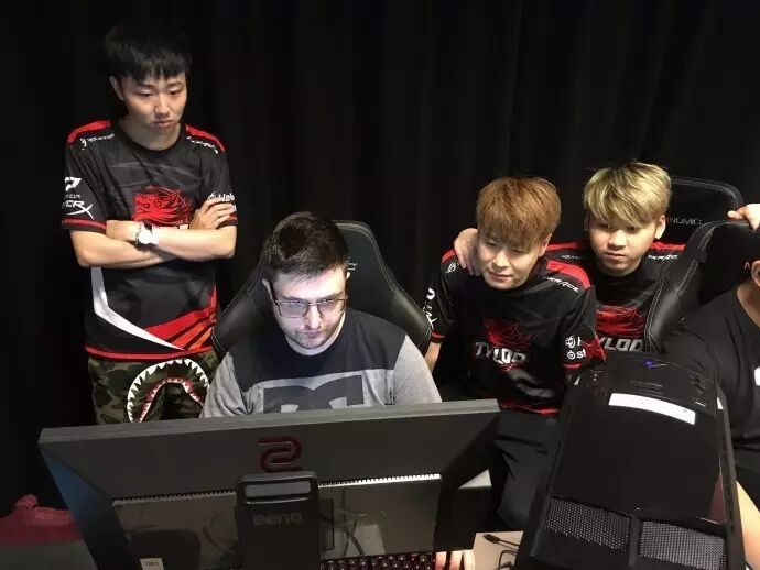 &nbsp; Peacemaker执教TYLOO经过多次剧情反转希望不会影响到前方队员的训练，也祝愿TYLOO这次能够圆梦Major！