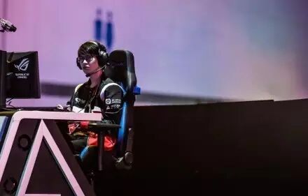 半决赛大优不胜，让出赛点后陷入绝境。