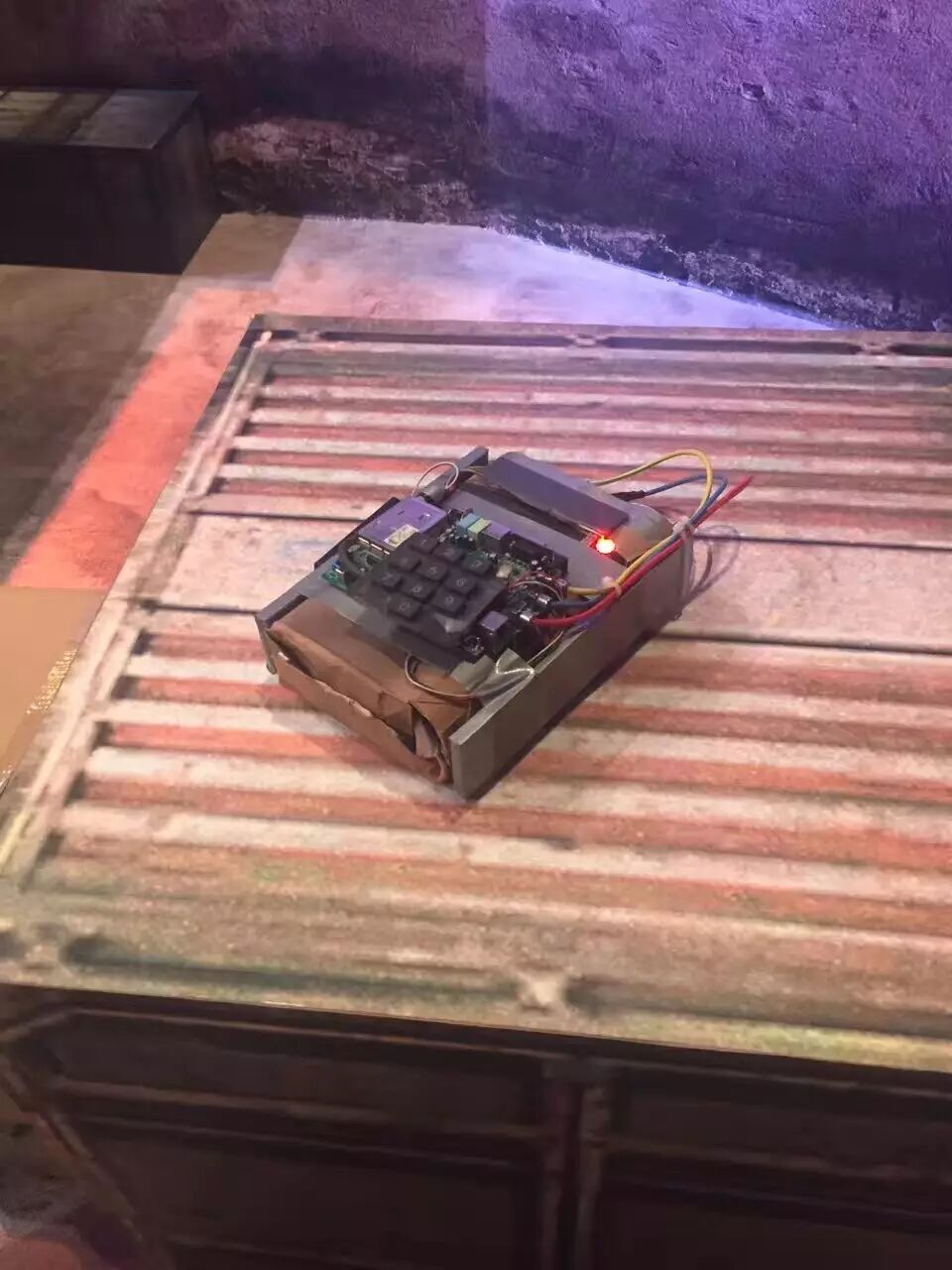 这个C4感觉一碰就要炸了