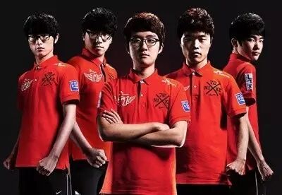 从左至右：Piglet, bengi, PoohManDu, Impact, Faker