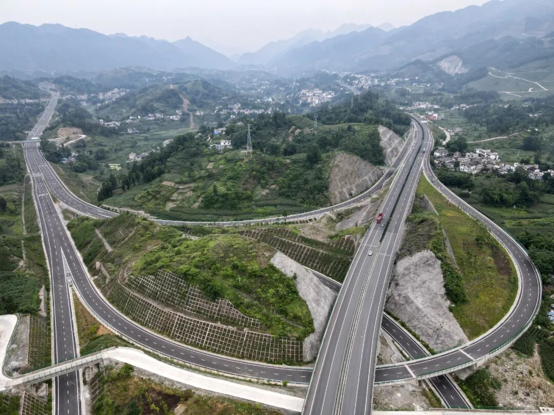 7月1日凌晨贵州这两条高速全线通车
