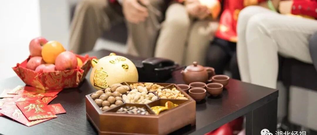 男子过年给爸妈红包3000块，但给丈母娘要少1000，老婆很生气…丨天亮说早安