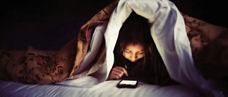 可怕！大学生连续熬夜后竟长出“毛尾巴”，甚至还…医生紧急提醒→