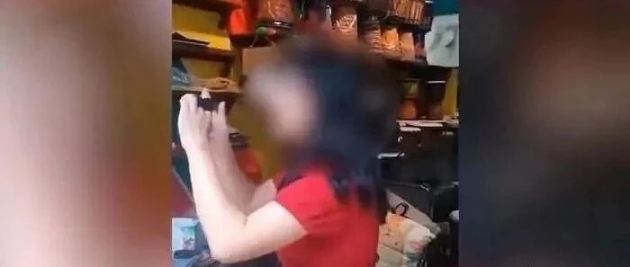 “没钱就不要出来祸害人！”游客进店不购物被辱骂，官方最新回应