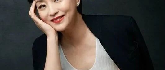 她是知性和优雅的缩影，如今来参加脱口秀，她行吗？