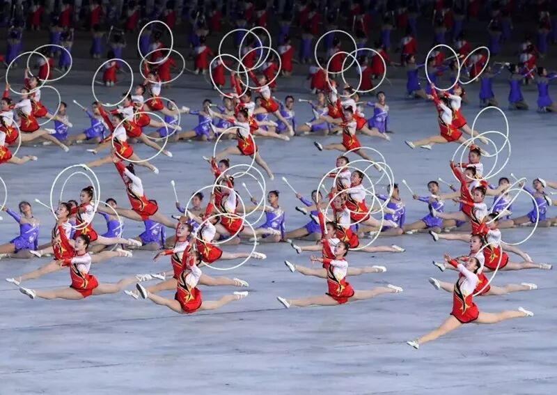 震撼人心的一场晚会——战无不胜的社会主义！