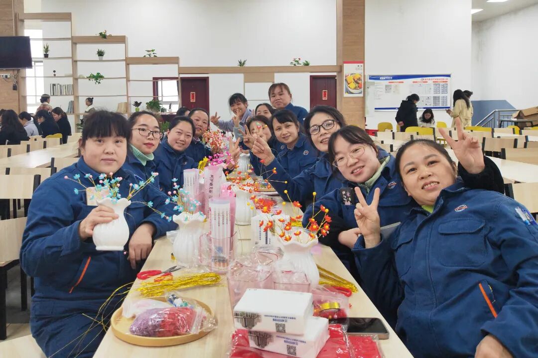 图2 艺术插花、编竹画活动.jpg