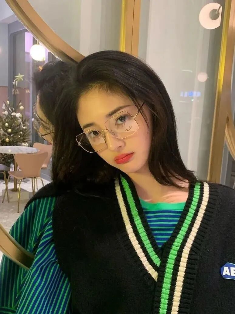 千万别小看戴眼镜女生的颜值