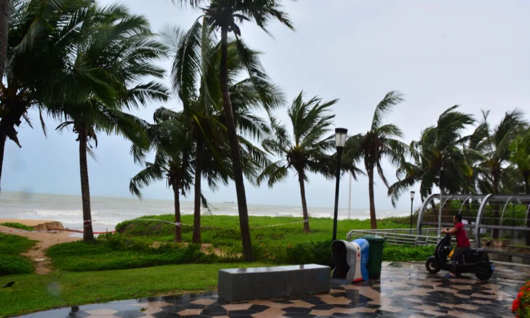 Typhoon Maysak Second Landfall ： Guangxi Coasts on Blue Alert