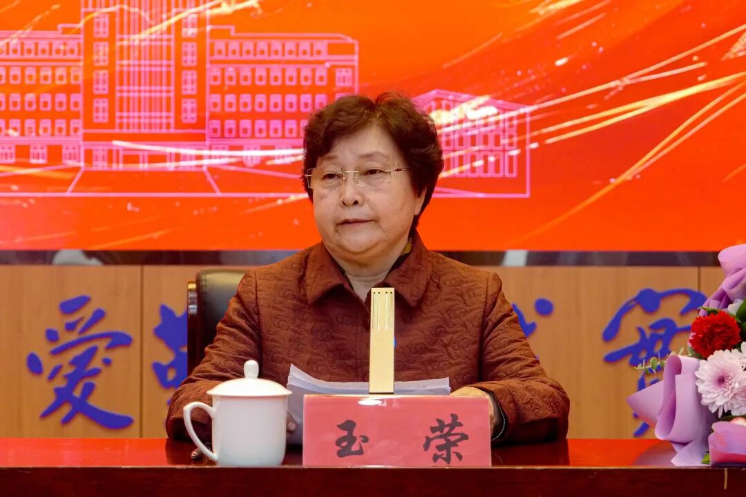 【弘扬蒙古马精神】草原英雄映初心 铁院师生共奋进——龙梅玉荣先进