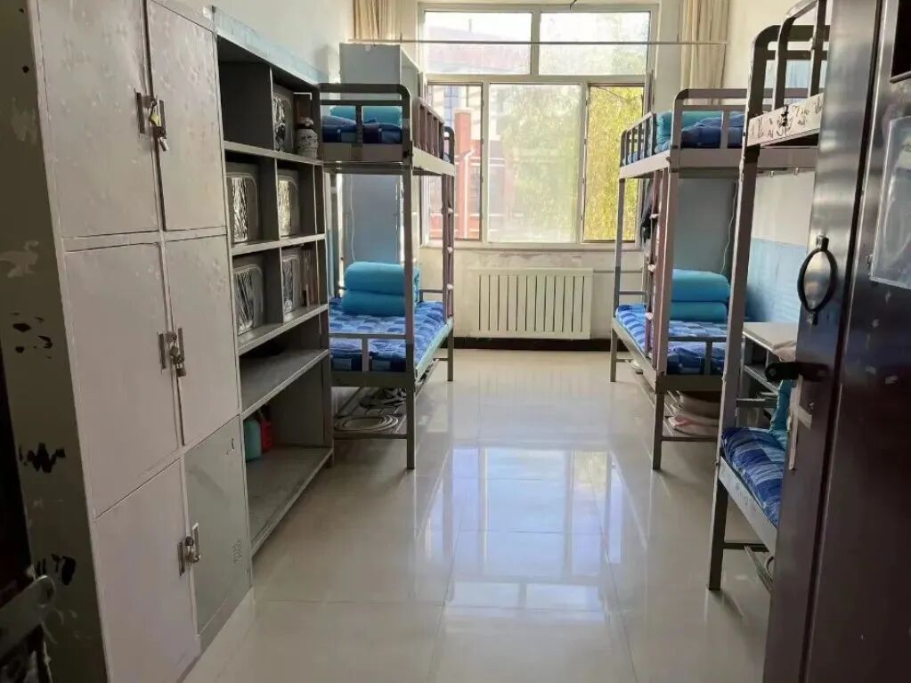 65B82