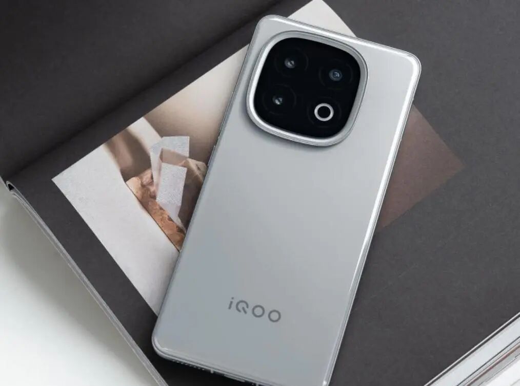 2025四款年轻人“最喜欢”的手机，近乎“零差评”