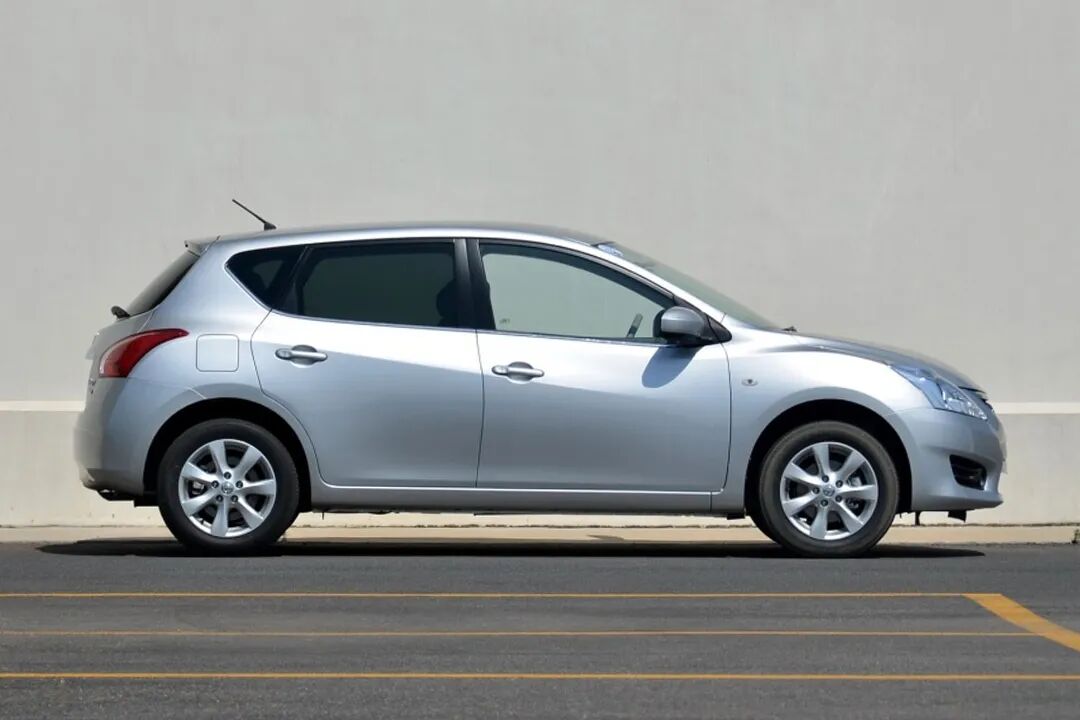 日产骐达三厢车(日产骐达三厢车跟两厢区别)