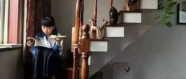 初三生父亲晒出女儿中考图，看哭万人： 孩子，读书虽苦，却是最容易的那条！