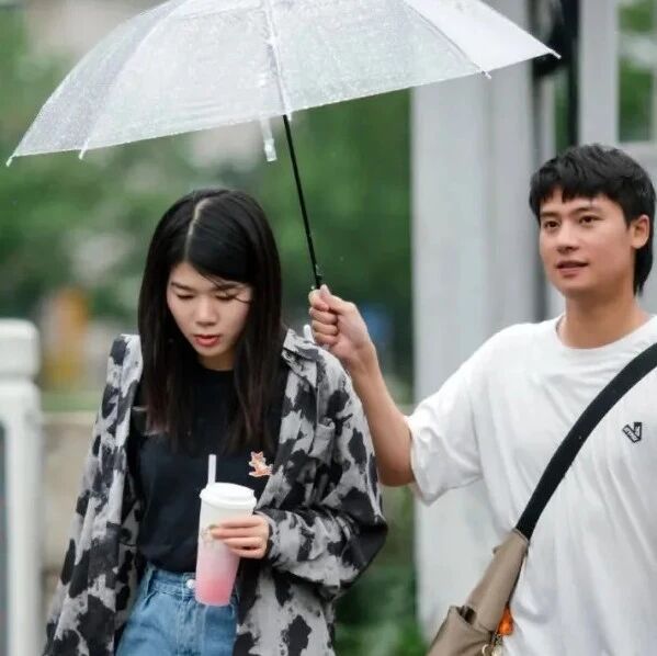 杨笠和15位男性的相亲故事：为什么现在的爱情这么难？