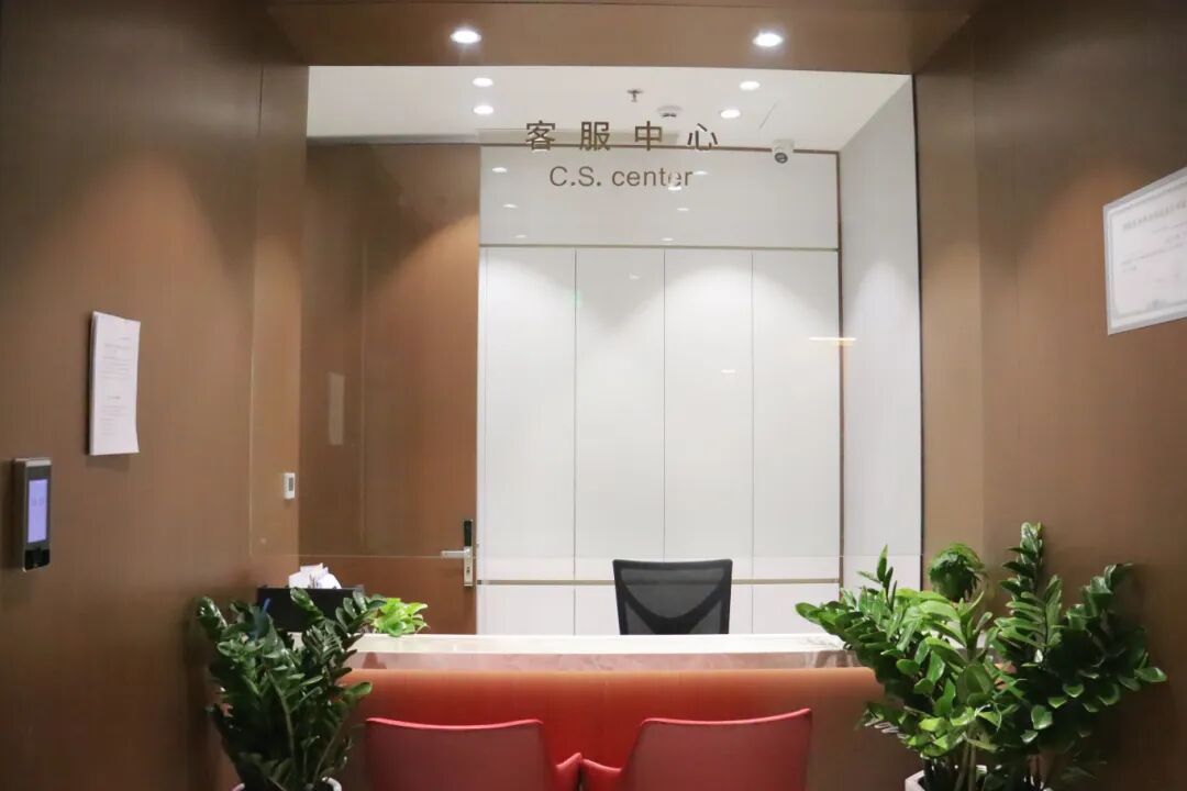 Customer Service Center1.jpg