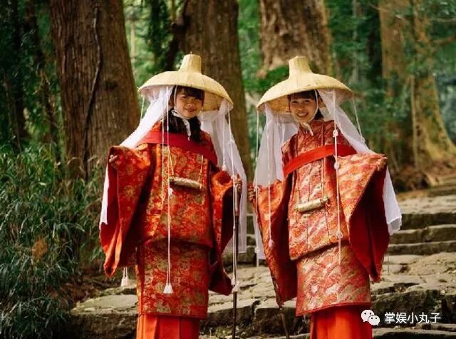 早期的日本人在大约1万年前进入了新石器时代.