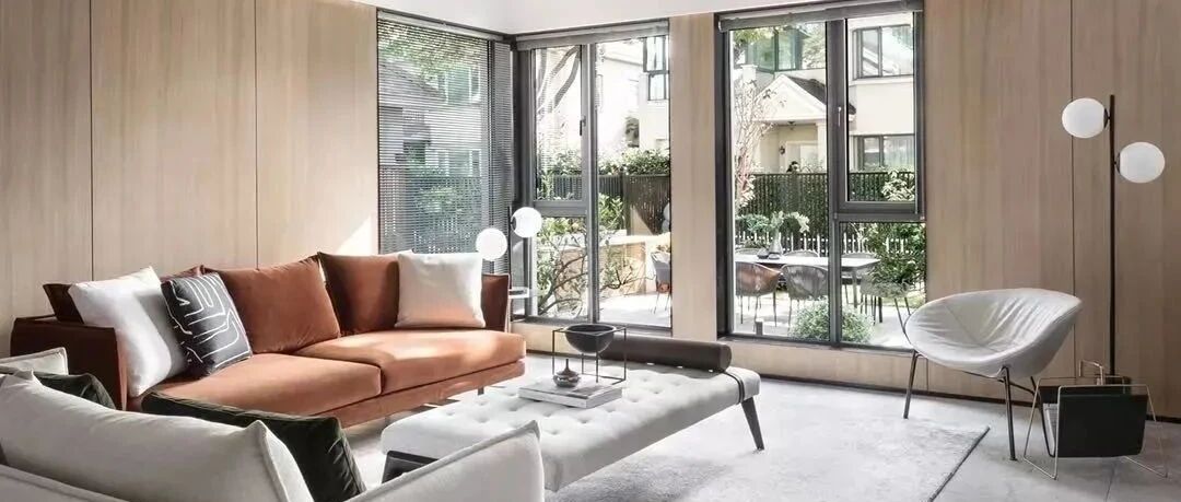 300㎡现代极简，黑白配+木饰面，满屋时尚自然的体验