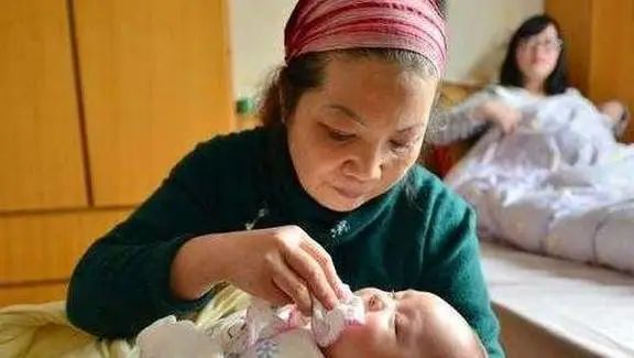 孕妇梦蛇咬自己_怀孕梦见蛇被咬了_孕妇梦见被蛇咬是胎梦