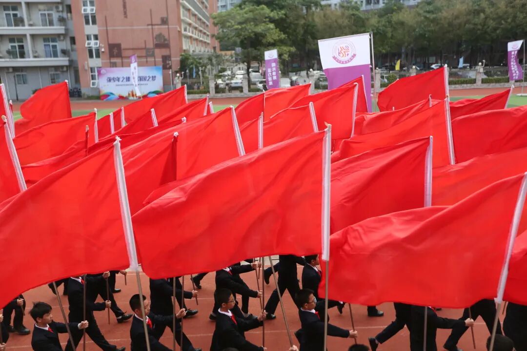 超燃瞬间——潜龙学校第十三届体育节暨田径运动会开幕式-上哪学