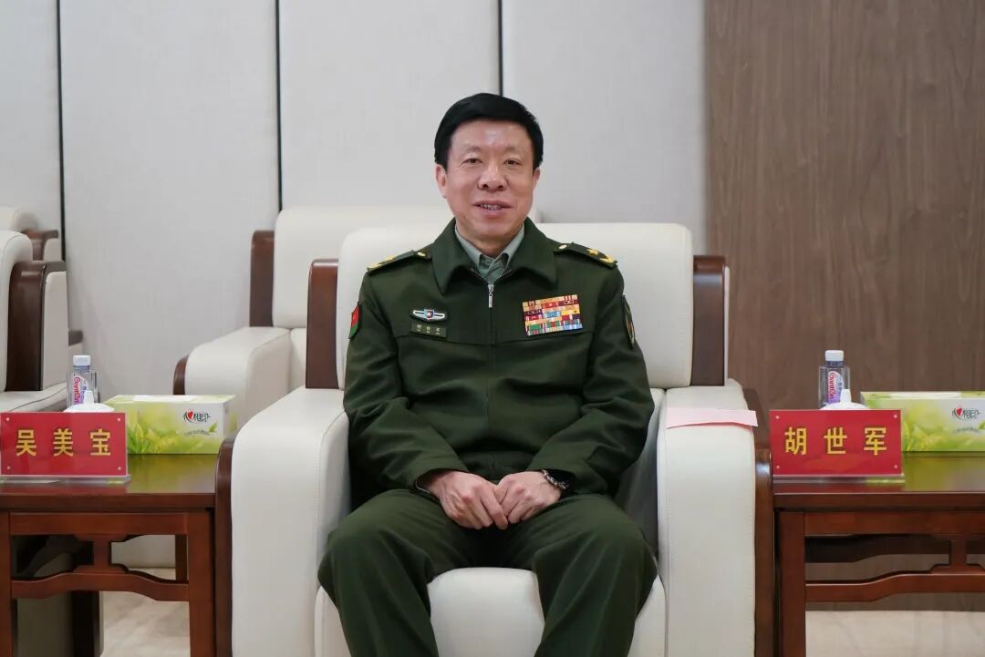 区长王益群带队拜访上海警备区,与上海市委常委,警备区少将政治委员