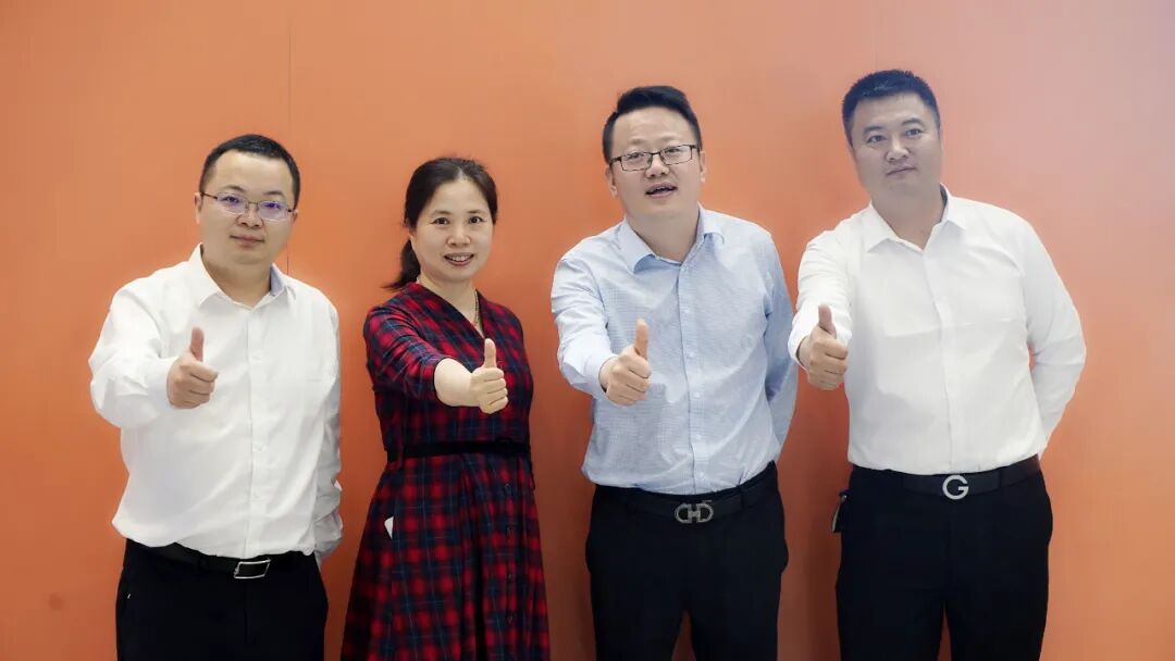 有限公司党委委员,副总经理廖华军,衡阳市委宣传部电影科科长汤晓红