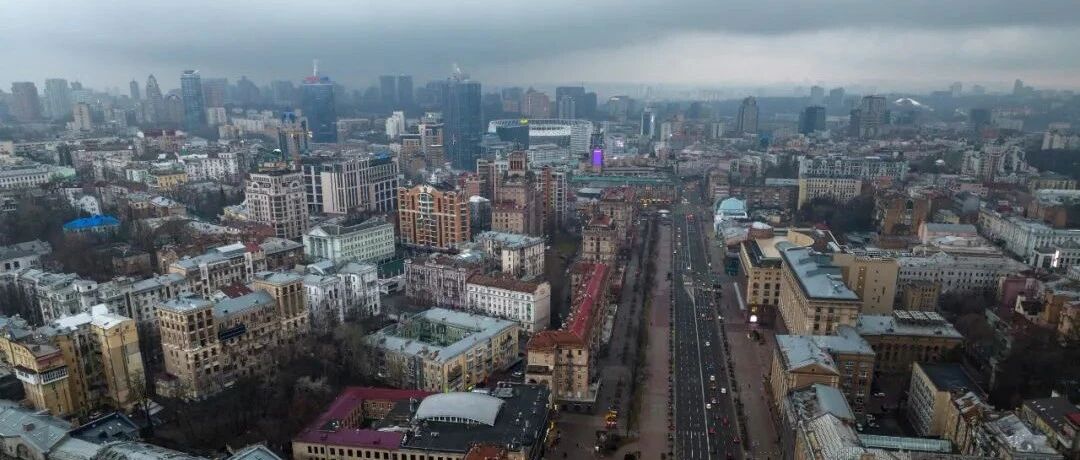 中国准备分批包机接返在乌中国公民；北约和美国表示不会派遣部队进入乌克兰→