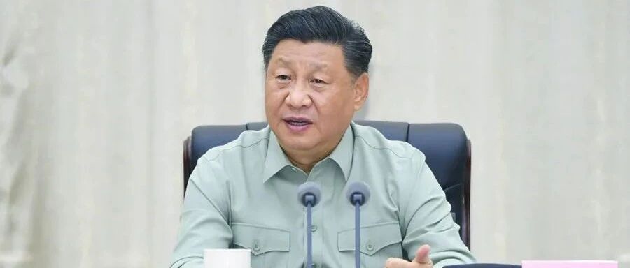 习近平视察海军陆战队：努力锻造一支合成多能快速反应全域运用的精兵劲旅
